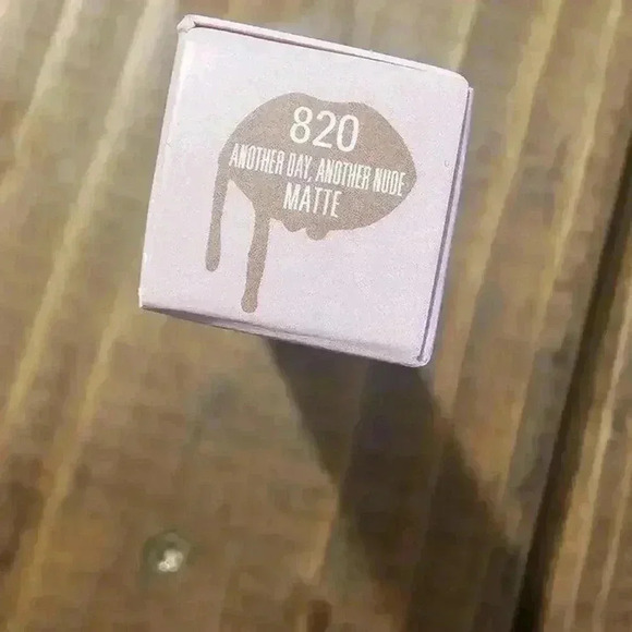 Kylie Cosmetics Matte Liquid Lipstick - Amour Bay 820 - Picture 3 of 4